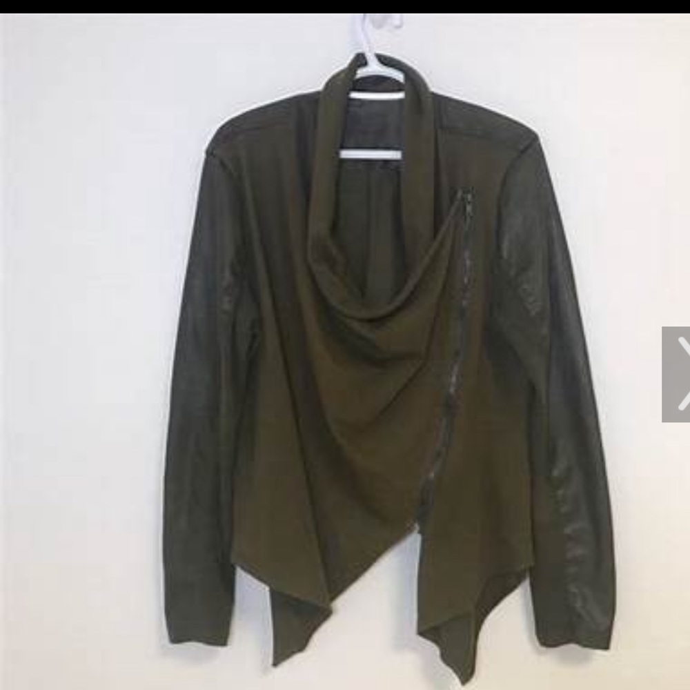 NWT blanknyc jacket with faux leather sleeves & back, size small.